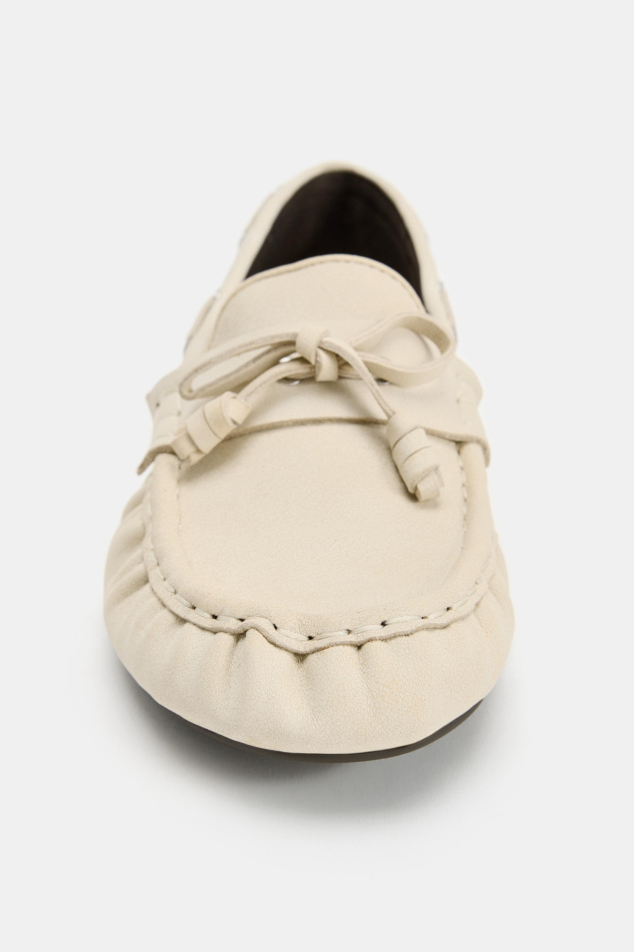MOCASSINS PLATS EN CUIR À FRONCES